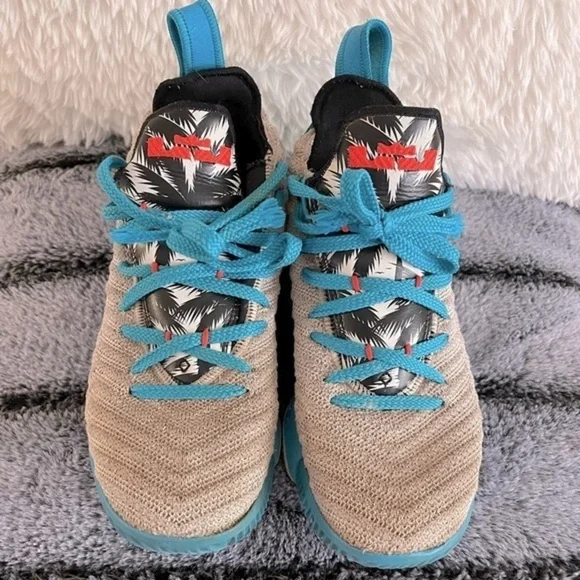 LeBron James Nike Tennis shoes Sneakers Youth Lebron Tropical Beach 5Y - Picture 2 of 7